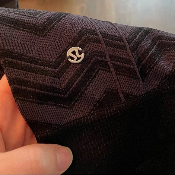 LULULEMON Ebb To Street Pant Chevron Compression Tight size 6 - Picture 4 of 7